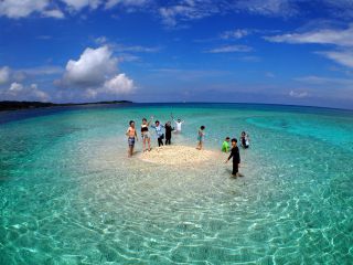 日によって、時間によって形や大きさも違うバラス島。