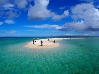 サンゴのかけらでできた無人島「バラス島」。日々形や大きさが変わります。