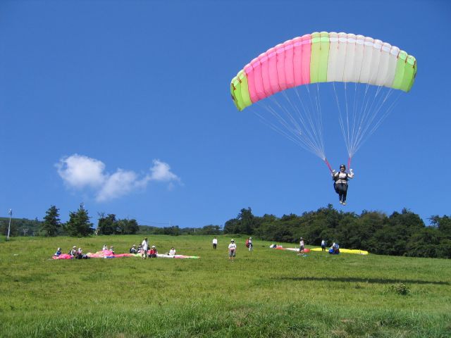 飛びたい!と思った時がその時です。 
大空を鳥目線で飛んでみませんか?