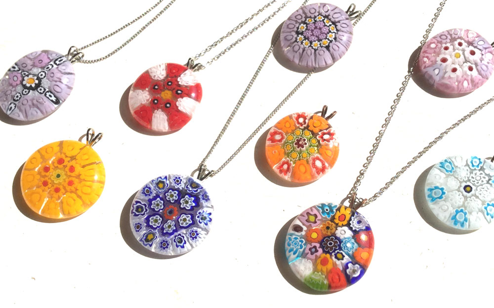 レトロで可愛い!ヴェネチアンペンダント