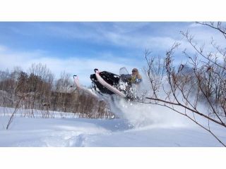 自分で運転できるスノーモービル!!