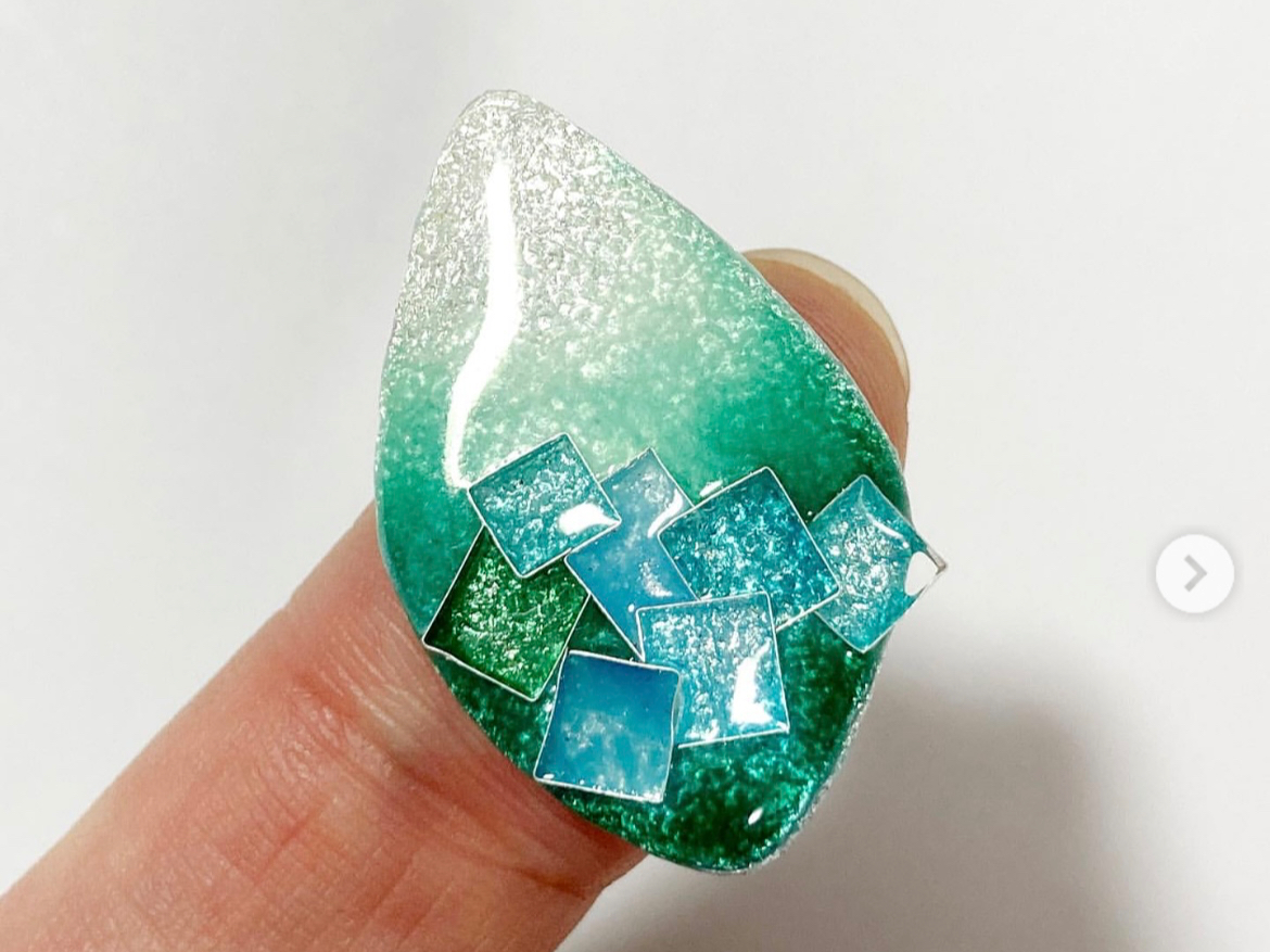 ┓Oʂɓ\āAF̓Of[Vŕ\Ă܂B