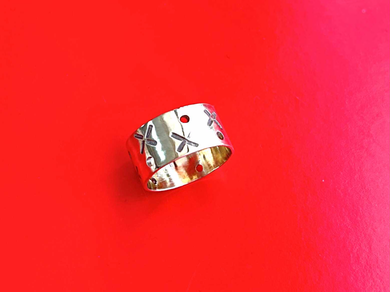 �^�K�l�ŁA�D���Ȗ͗l��ł�����ŁA���X�����J����ƕ\��ς��܂��B