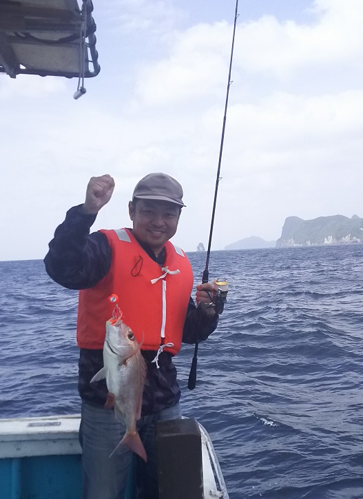 道具は全てご用意しております!
せっかく海に出るのだから、釣れる確率をあげたいですよね!
3時間の海釣り体験を楽しんでみませんか?
お時間がある方にオススメのプランです!