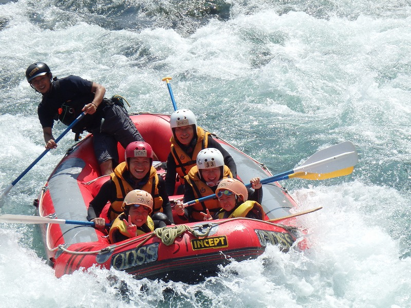 【ファミリー半日コース】地球と遊ぼう!自然を満喫♪長良川ファミリーラフティング