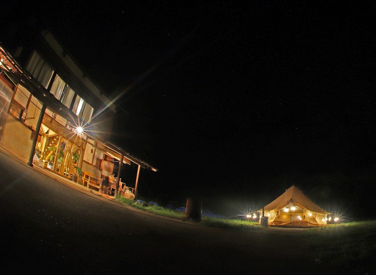 朝が早い気球のために、ゲストハウス「SOLABASE」への前泊も可能です。