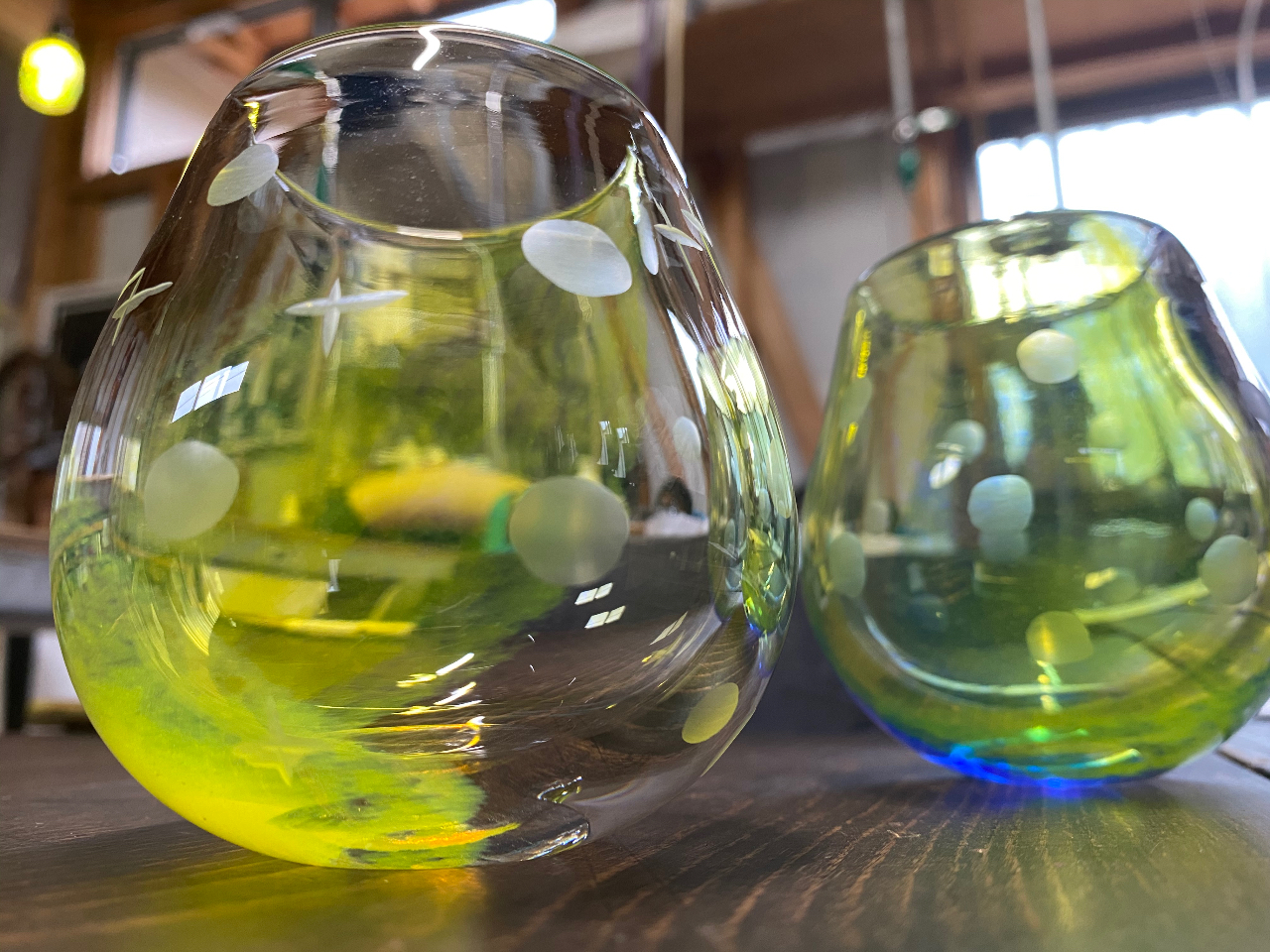 吹いたグラスに別の日にカットをする。2つのパターンを選んでいただきますので、ご予約ので際におっしゃっていただけると助かります。