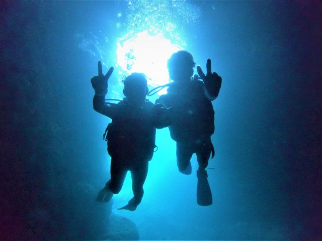 青のシルエット