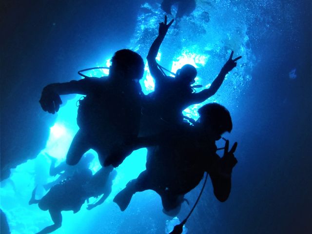 洞窟シルエット