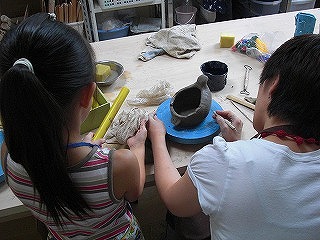 こども(小学生)体験:お母さんも一緒に真剣です