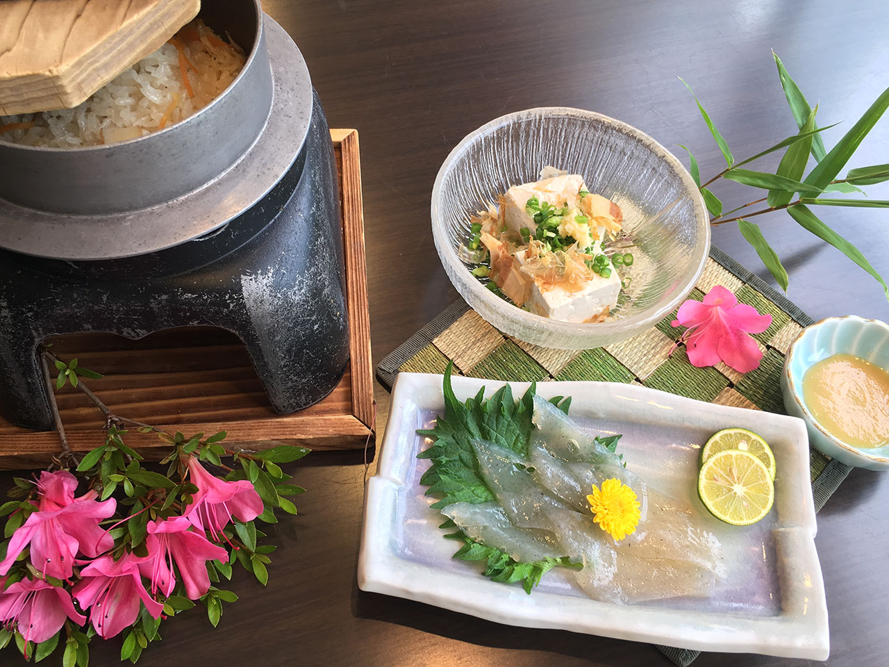 付け合わせに祖谷地方伝統の一品をお付けいたします。