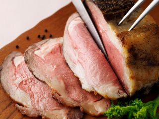 総料理長・前田勝士郎おすすめ!国産牛のローストビーフ!