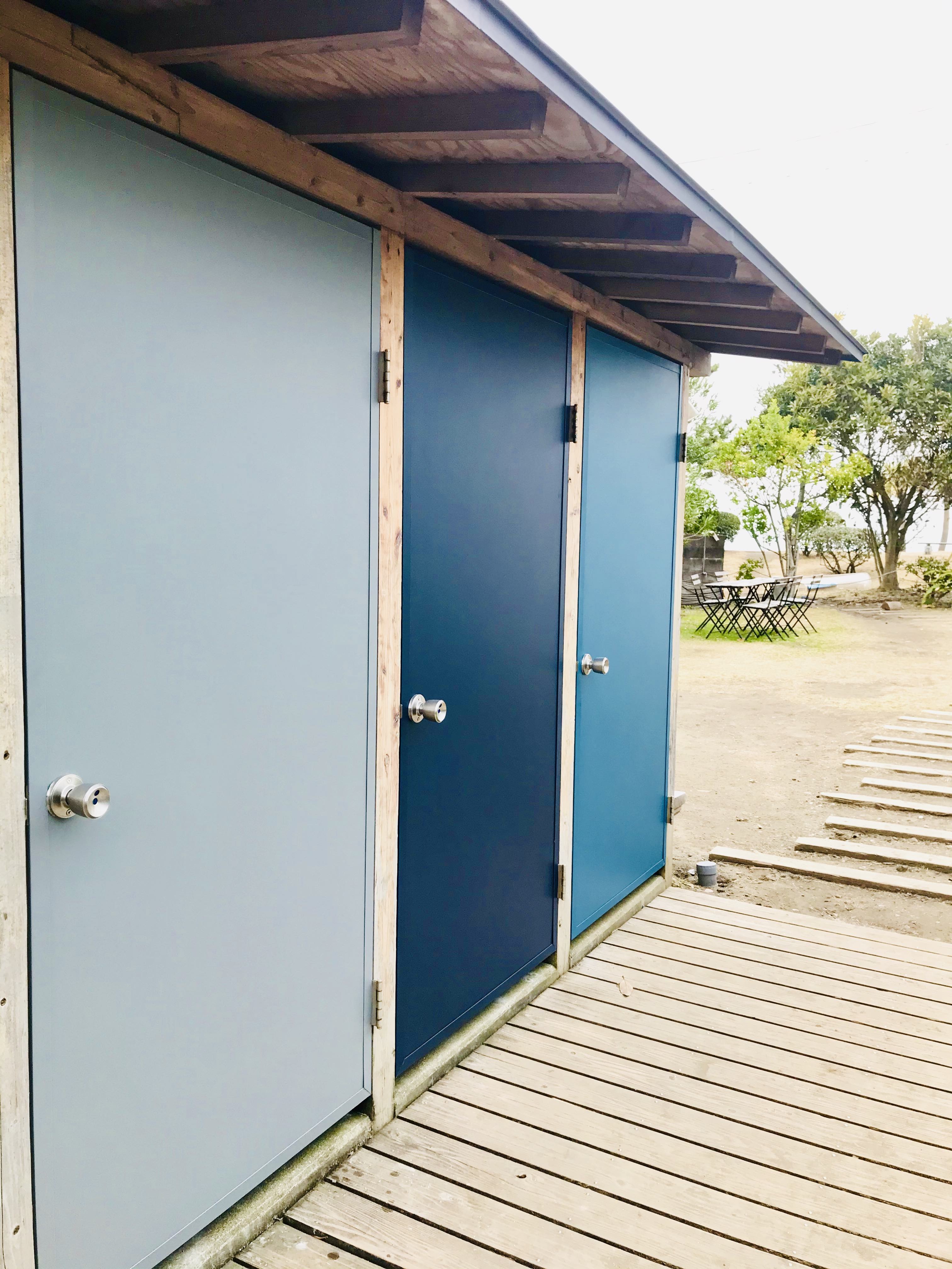 海上がりは温かいシャワーを浴びる事ができます。海からもすぐ戻って来られるので、着替えまでの時間も短く便利!