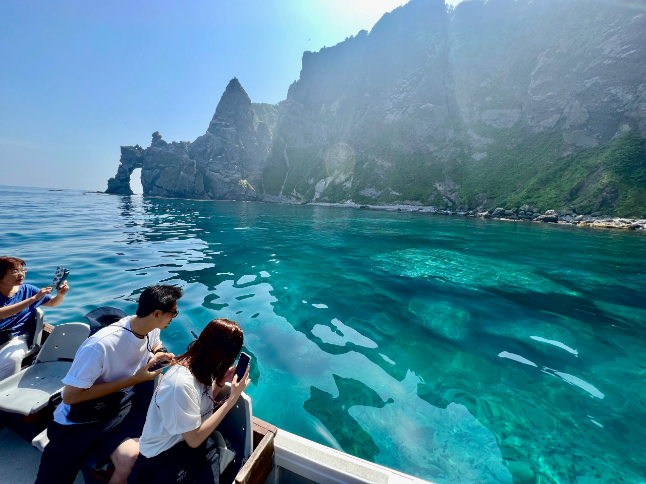 100���ȏ�̒f�R��ǂɈ͂�ꂽ�I�^���C�i����������]�j