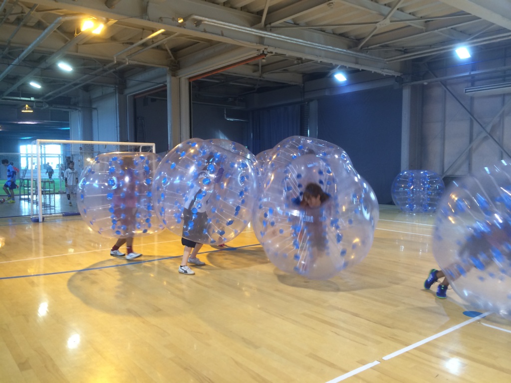 バブルサッカーでストレス発散!レンタルコート+バブルボールレンタル3時間プラン【...
