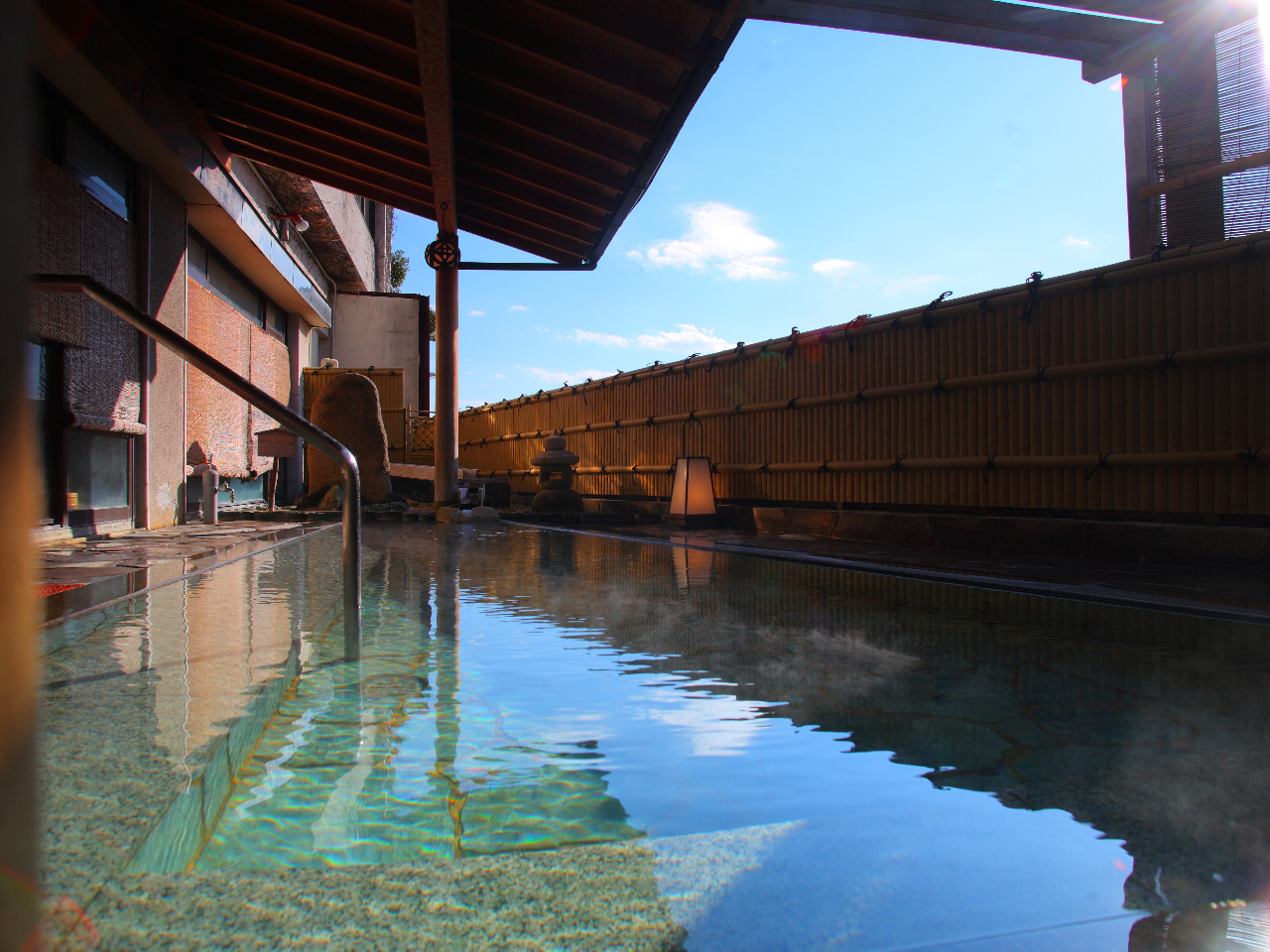 【芭蕉の湯 露天風呂】開放的な雰囲気が人気の露天風呂 13:00~18:00(男性用)