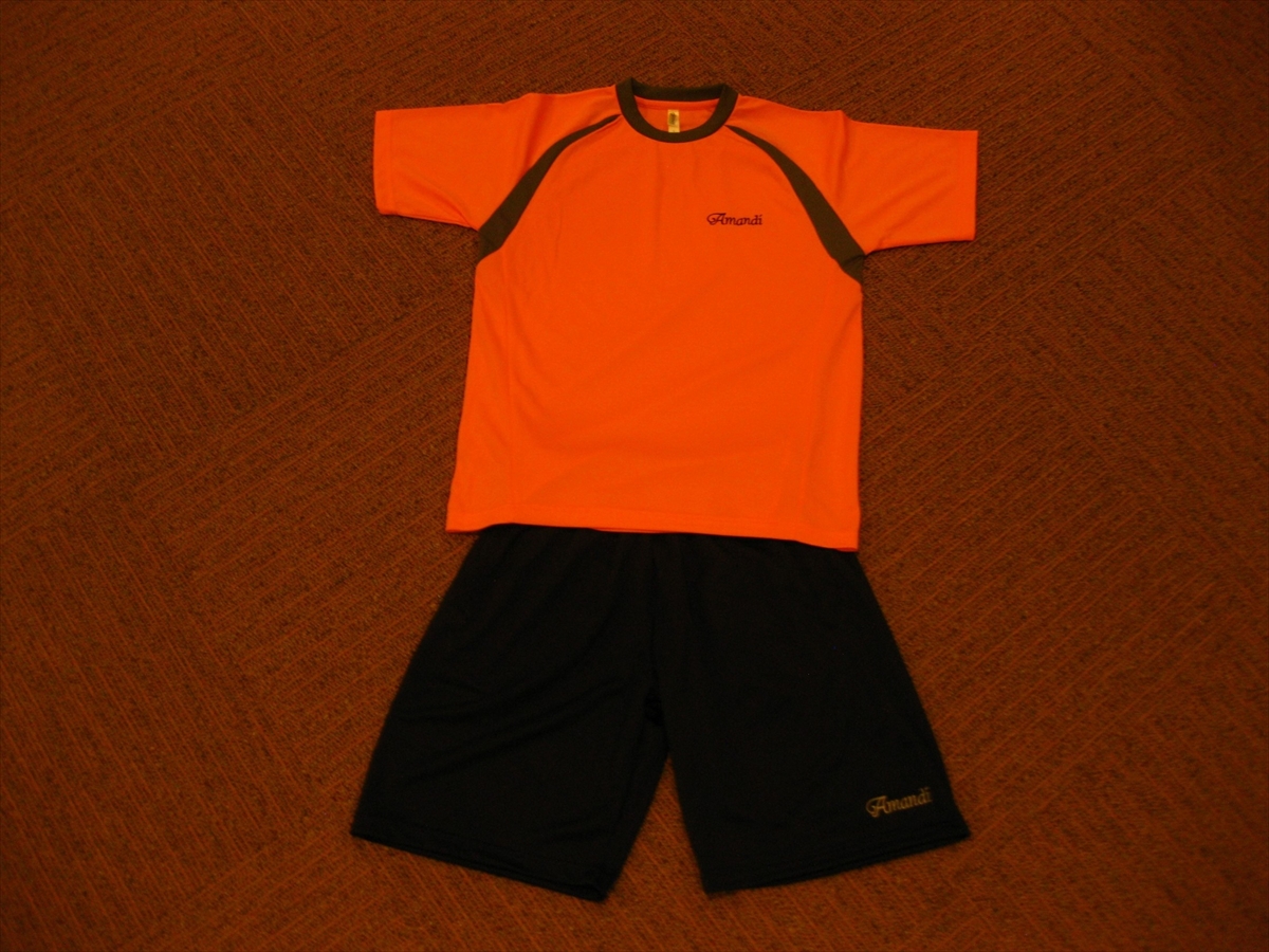 ジム専用ウェア汗ふき用のフェイスタオル付き※トレーニングシューズはお持ち頂くか別途有料にてレンタル可能です。