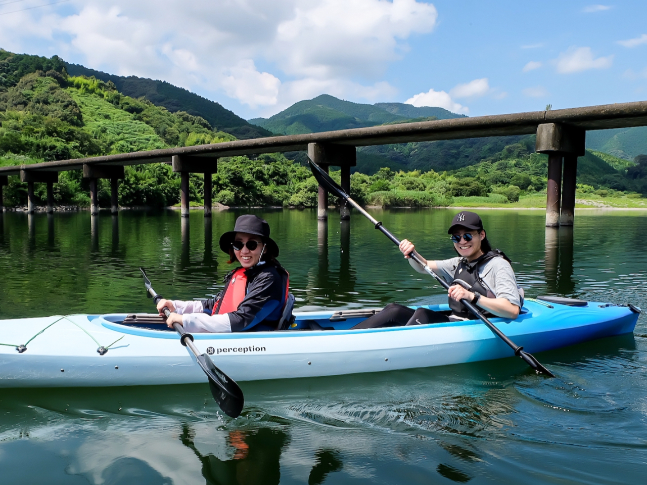 眩しい時はサングラスもあると良い!メガネバンド貸出♪(10月)