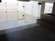 コートは全3コート。ストレッチスペース、簡単なトレーニングスペースあり。