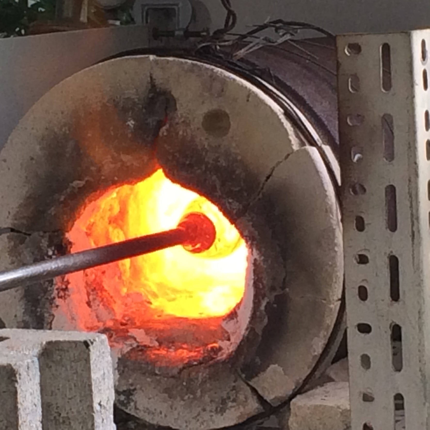 KXȂ悤ɃNNƉ񂵂Ă܂B