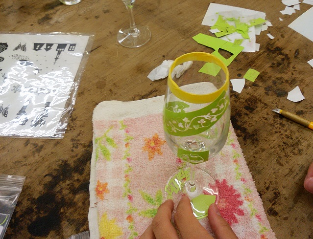 シャンパングラスを制作中★お好きなシールを貼り放題!