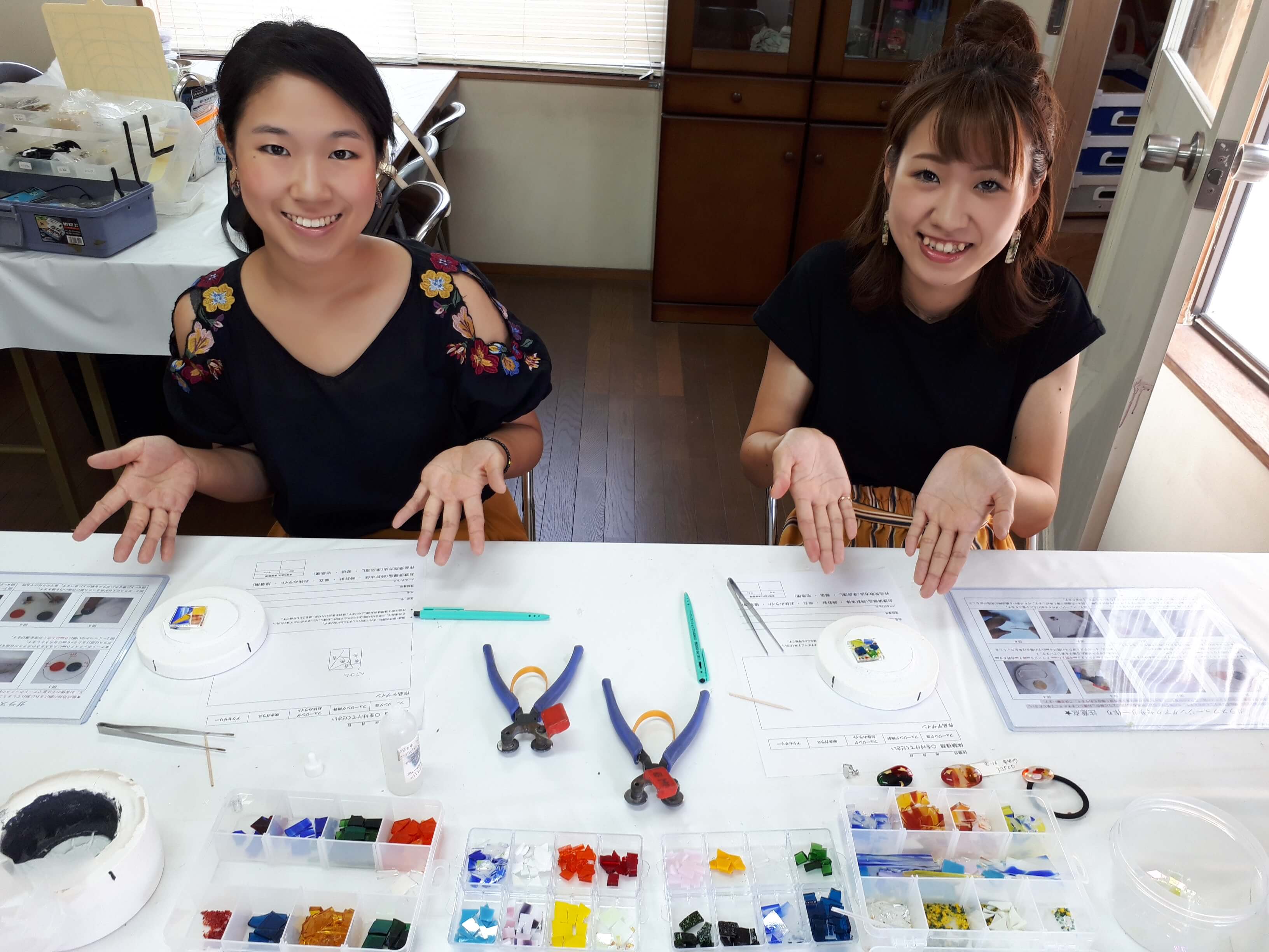 沢山の色ガラスをご用意しております!デザイン決めに迷っちゃうかも?!