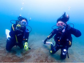 ドライスーツで快適に潜れます♪