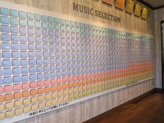 曲を選びます(すべて視聴可能!)
