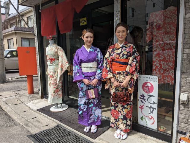 姉妹で仲良く着物で観光へ