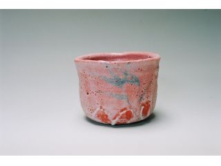 緋色の景色が広がる志野焼の作品です☆