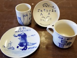 四種類の形で出来上がるとこんな感じ!お皿は5カ月の男の子の足形アートになっていて、記念の一枚にピッタリ☆