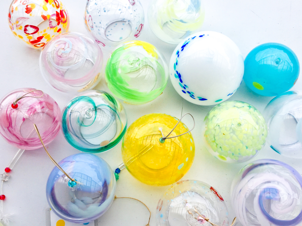 �J���t���ȕ���ŉĂ��y���݂ɁB