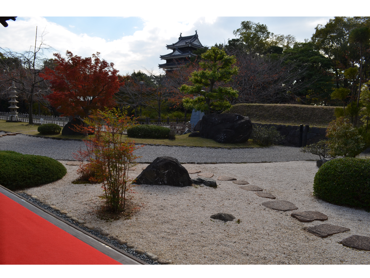 鉺̃V{{ۉNИÊ鐼sĵȂɂu߉q@vBނƂo܂B