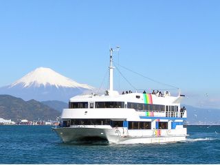 エスパルスドリームプラザのすぐ近く!日の出のりば発着です。クルーズの前後でお食事やお買物も楽しめます