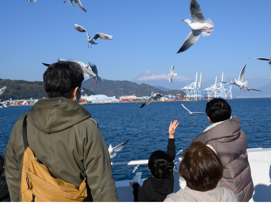 N11`3̊ԁAn蒹́u肩߁v`ɑ؍݂܂BGŤł܂I