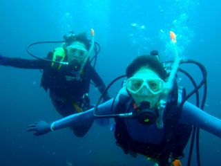 ダイビングへの第一歩を踏み出そう!アトリエラウトでは、初めてダイビングにチャレンジしたい方の気持ちを大切に、優しく丁寧にお客様をサポートしています。