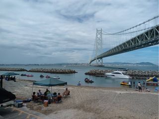 明石海峡を一望できるビーチサイド