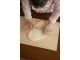 麺棒で延ばします。