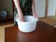 小麦粉に水を加えて混ぜ合わせます。