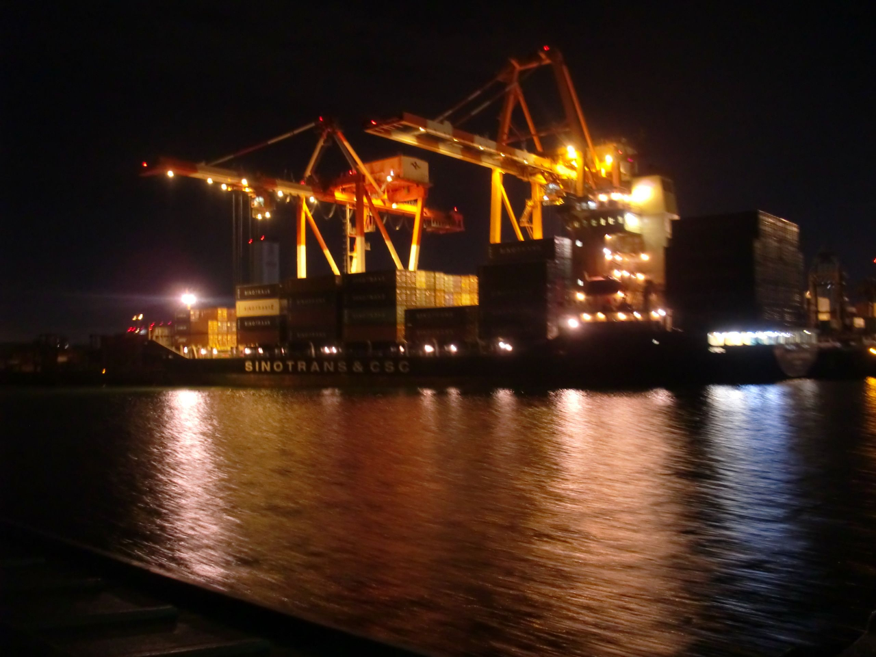 �����̂͂��炭�`�ɂ̓R���e�i�D�����E���������Ă��܂��B���܂��܂ȑD�𒭂߂�̂��y���ݕ��̈�ł��B