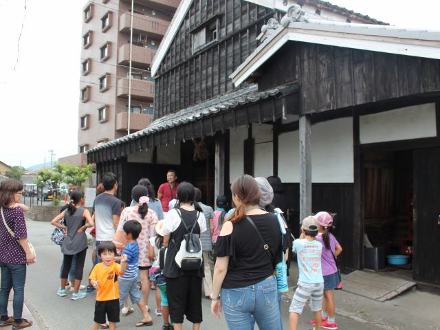 お子様にも、見ていただけます。匂いや佇まいの非日常感が、少し面白いようです。