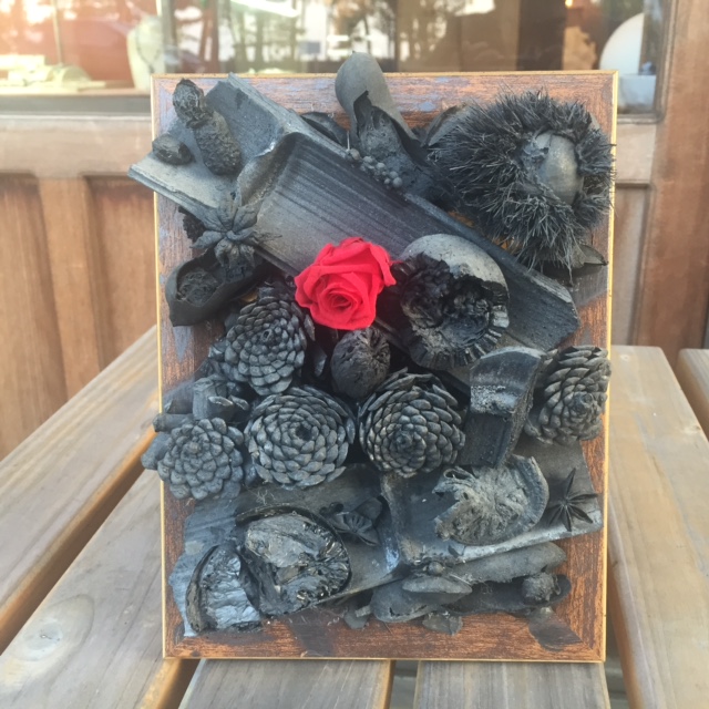 ファミリーにオススメ 二見浦の松ぼっくりの炭で作った額縁 炭アート おひとり様2 500円 かどふさ物産店 じゃらん遊び体験 ファミリーにオススメ 二見浦の松ぼっくりの炭で作った額縁 炭アート おひとり様2 500円 かどふさ物産店 じゃらん遊び体験
