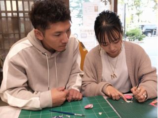 はまぐりの貝アート作り模様