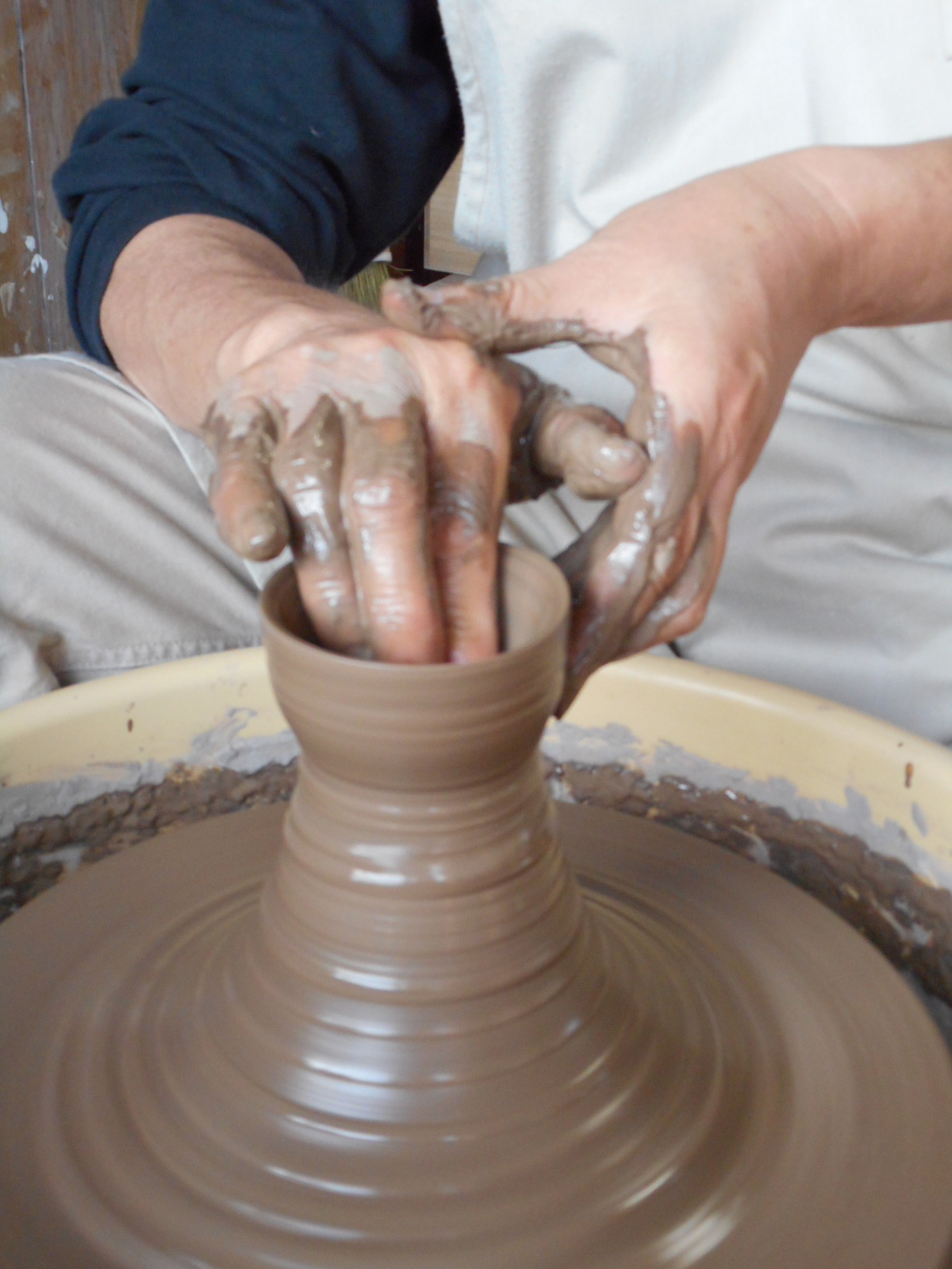 ロクロひいてます。