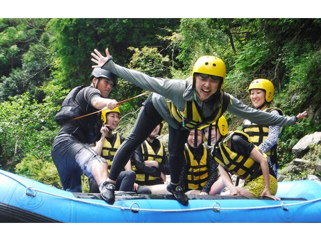 こちらはタイタニックという遊び!水面ギリギリまで接近できるよう踏ん張って!