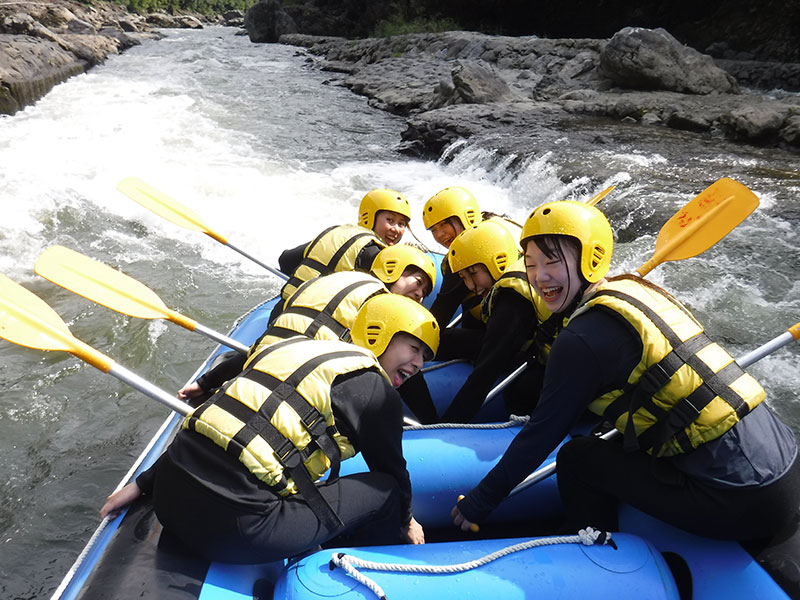 激流ポイント突入!激しい水しぶきが襲います!一度濡れてしまえば何でも楽しめちゃいますよ♪