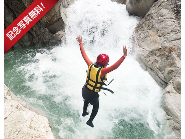飛び込みにも挑戦!3・2・1 ジャーンプ!こーんな綺麗な水だから気分爽快!