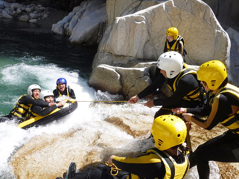 波のあるポイントではリバーブギでサーフィンもできちゃう!※リバーブギは当日の水量によりできない場合もあります。