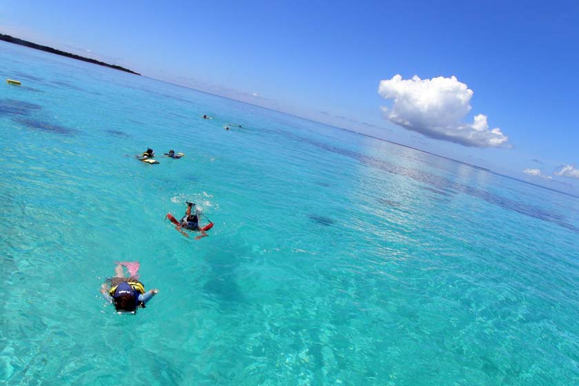 エメラルドに輝く海でシュノーケリング♪