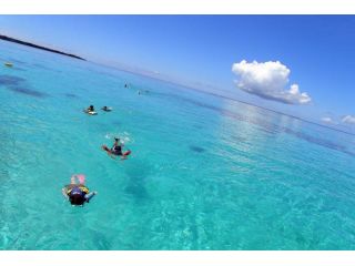 エメラルドに輝く海でシュノーケリング♪